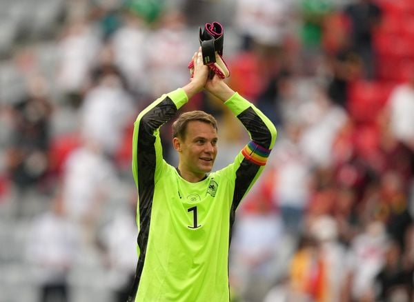 München lobbyt voor EK-stadion in regenboogkleuren bij duel met Hongarije, Neuer