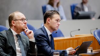 DEN HAAG - Staatssecretaris Eelco Eerenberg (L, Financiën) en minister Eelco Heinen (Financiën) op de eerste dag van de Algemene Financiele Beschouwingen in de Tweede Kamer. Tijdens het debat wordt onder meer gesproken over de begroting van Financien en de begrotingsstaat van de Nationale Schuld voor het jaar 2027.  SEM VAN DER WAL / ANP