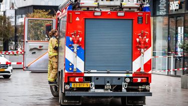 DEN HAAG - Afzettingen aan de Grote Markstraat in het centrum van Den Haag. De Bijenkorf en de HEMA zijn ontruimd nadat een gaslek is ontstaan in de kelder van de HEMA. JOHN VAN DER TOL / ANP