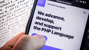 ILLUSTRATIEF - De website van The PHP Foundation. Er zijn kwetsbaarheden geconstateerd in de programmeertaal PHP, waardoor kwaadwillenden mogelijk controle kunnen krijgen over servers. Wereldwijd draait circa 70 procent van de websites op PHP of toepassingen daarvan. ROB ENGELAAR