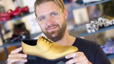 De tip van Jochem Grund van Mascolori voor beoogd vicepremier Hugo de Jonge, de gouden schoen. / VINCENT VAN DRODRECHT