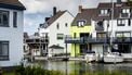 Ineke (82) moet appeltjesgroen huis overschilderen