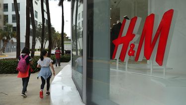 Moeder van 'H&M-jongetje' vindt commotie overdreven