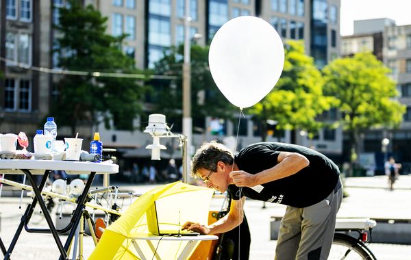Weerballonnen meten hoe warm het is in de lucht