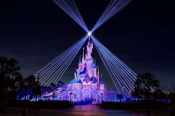 DisneyTalesofMagic Disneyland Parijs lasers