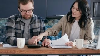 Geldzaken thuis nog lang niet eerlijk verdeeld: dit is het verschil tussen partners