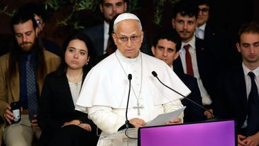 epa12956638 Pope Leo XIV speaks during his visit to Sapienza University in Rome, Italy, 14 May 2026. This engagement highlights Pope's interest in youth, education, and the intersection of faith and academia.  EPA/GIUSEPPE LAMI