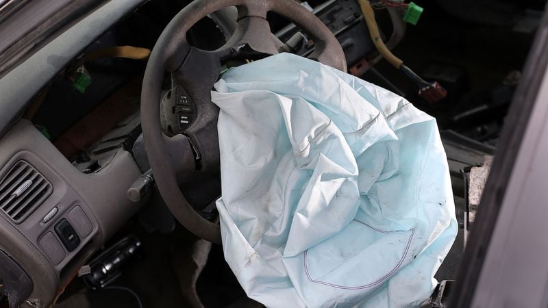 airbag in auto uitgeklapt