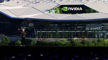 epa13008225 NVIDIA CEO Jensen Huang delivers his keynote speech as part of the COMPUTEX 2026 AI exhibition in Taipei, Taiwan, 01 June 2026. Jensan Huang officially announced NVIDIA’s new products and various AI integration.  EPA/RITCHIE B. TONGO