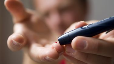 Pijnlijke vingerprik voorbij voor jonge diabetici