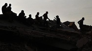 Rescuers work on the rubble of a collapsed building in Caraballeda, La Guaira state, Venezuela, on July 2, 2026, eight days after twin earthquakes. Hundreds of rescuers in Venezuela cheered and embraced on July 2, 2026 after pulling 43-year-old Hernan Gil from the ruins of a collapsed building eight days after deadly twin earthquakes, AFP journalists witnessed.
MARTIN BERNETTI / AFP