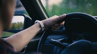 We willen onze telefoon niet gebruiken in het verkeer, maar doen het toch: ‘Wij hebben geen tijd meer met Joël gekregen’