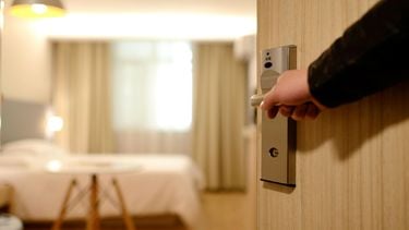 Waarom we massaal hotelspullen meenemen (en soms zelfs kostbare spullen stelen) hotels