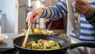 Olga (42) in Burenruzies: ‘Sinds mijn nieuwe buren er wonen, ruikt mijn hele huis naar hun eten’