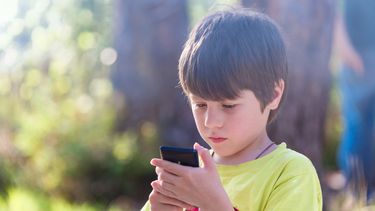 Kwart kinderen van 13 bijziend door smartphone 