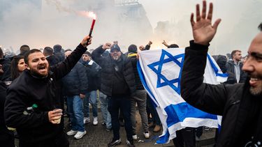 Maccabi Tel Aviv supporters politie onderzoek beelden social media Amsterdam