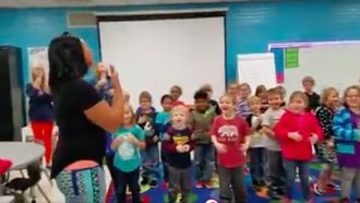 Prachtig: klas zingt 'Happy Birthday' in gebarentaal