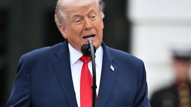 US President Donald Trump speaks during an arrival ceremony for Britain's King Charles III and Queen Camilla on the South Lawn of the White House in Washington, DC, on April 28, 2026.  
Mandel NGAN / AFP