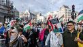 AMSTERDAM - Demonstranten tijdens een nationaal protest op de Dam als afsluiting van de landelijke actieweek voor sancties tegen Israël. Volgens diverse actiegroepen gaat, ondanks het 'staakt-het-vuren', de genocide op het Palestijnse volk onverminderd door. KOEN VAN WEEL / ANP