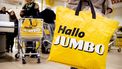Klanten bij de kassa van de supermarkt Jumbo. 