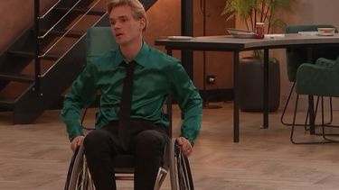 El Che Demi Bondgenoten kijkers grensoverschrijdend kus