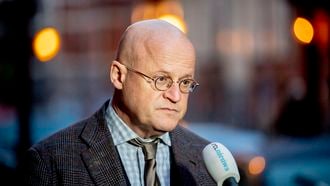 ferdinand grapperhaus, coronapas, horeca, feyenoord, politiegeweldsinterklaas, coronavirus, kabinet, Hugo de jonge, boosterprik