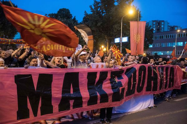 Massaprotesten tegen naamwijziging Macedonië