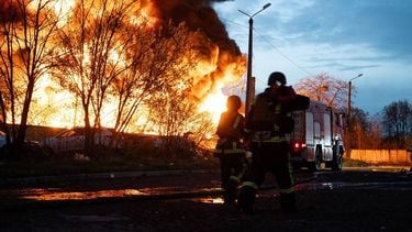 Firefighters extinguish a blaze at the site of recycling materials following a Russian strike in Kyiv on April 16, 2026, amid the Russian invasion of Ukraine. Overnight strikes killed three people including a boy in Ukraine and two children in Russia, officials from both countries said on April 16. Moscow has fired hundreds of drones on its neighbour almost nightly since the beginning of the four-year war, with Kyiv regularly carrying out strikes within Russia in response to its attacks.
Tetiana DZHAFAROVA / AFP
