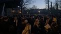 Honderden mensen vieren feest in het Vondelpark.