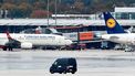 2023-11-05 13:52:14 epa10959124 Police secures the area of the airport in Hamburg, Germany, 05 November 2023, after an armed man broke through security and entered the grounds of the airport the previous day. Police are assuming a 