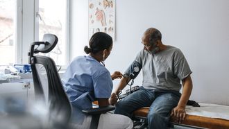 Nederlanders lopen tot honderden euro's mis door niet opgegeven zorgkosten