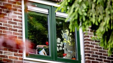 VLAARDINGEN - De woningin de straat waar het 10-jarige meisje woont dat ernstig gewond in een ziekenhuis is opgenomen. De pleegouders van het meisje, een 37-jarige man en een 37-jarige vrouw, zijn deze week aangehouden op verdenking van poging tot doodslag en zware mishandeling van hun pleegdochter. ANP ROBIN UTRECHT