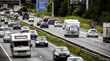 EINDHOVEN - Verkeer op de snelweg A67 richting de grens met Duitsland. Door het lange Pinksterweekend trekken mensen erop uit wat zorgt voor vertraging en files op de Nederlandse wegen. ANP ROB ENGELAAR