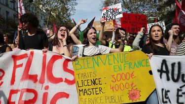 High school students march with a placard during a rally as part of a day of nationwide public sector strikes and demonstrations, in Paris, on September 29, 2026. Public sector workers, including firefighters, hold a one-day strike and demonstrations across France on September 29 in response to a call from a broad inter-union coalition, with the aim of putting pressure on the government two days before the presentation of the draft budget for 2027.
Anne-Christine POUJOULAT / AFP