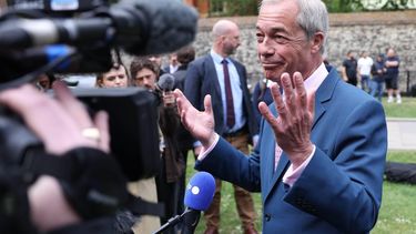 epa12935763 Reform Party leader Nigel Farage (C) speaks to the media during a media call in London, Britain, 06 May 2026. Local elections will take place across United Kingdom on 07 May 2026.  EPA/NEIL HALL