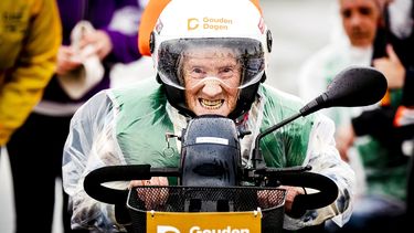 Bejaarde coureurs geven les in karakter tijdens NK scootmobiel 2019