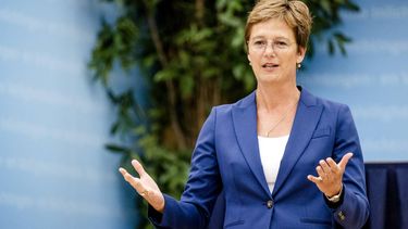 ZOETERMEER - Simone Smit, plaatsvervangend directeur-generaal van de AIVD, tijdens de Summerschool van de AIVD en de MIVD. Belangstellenden kunnen twee weken lang kennismaken met het werk van beide diensten, met technische cybersecurity-trainingen, presentaties en praktijkoefeningen. ANP SEM VAN DER WAL