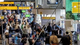 vluchten schrappen Schiphol personeelstekort KLM