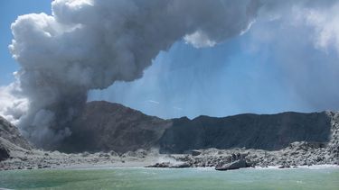 Onderzoek naar doden vulkaanuitbarsting.