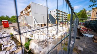 DEN HAAG - De locatie aan de Tarwekamp waar anderhalf jaar geleden een dodelijke explosie plaatsvond. Bij de ontploffing stortten meerdere woningen in; zes mensen kwamen om het leven en vijf raakten gewond. Vier verdachten staan terecht voor betrokkenheid bij de explosie. JOSH WALET /ANP
