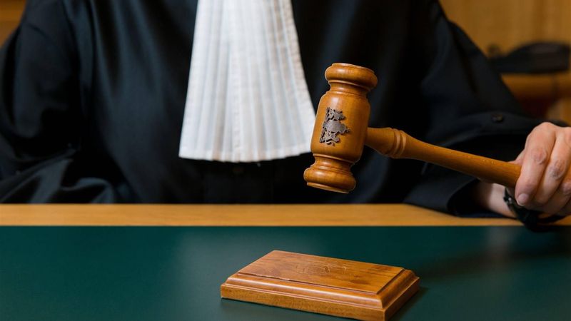 Leerling wenst zieke docente dood, waarna ze in het ziekenhuis belandt: is de school aansprakelijk?