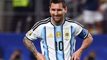Argentina's forward #10 Lionel Messi reacts after missing a penalty kick  during the 2026 World Cup Group J football match between Argentina and Austria at the Dallas Stadium in Arlington on June 22, 2026. 

Paul ELLIS / AFP