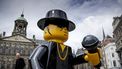 Een foto van het Legobeeld van André Hazes op de Dam
