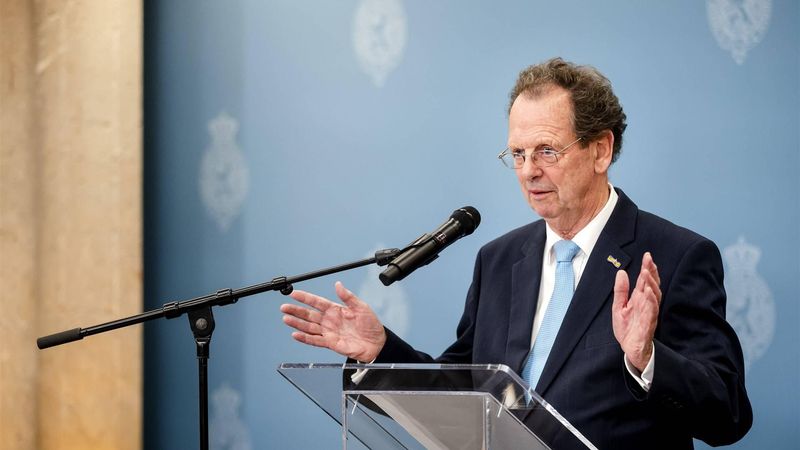 2023-11-24 16:44:16 DEN HAAG - Verkenner Gom van Strien geeft een toelichting op zijn werkzaamheden. Van Strien is aangewezen als verkenner tijdens een overleg met de Kamervoorzitter en op basis van de voorlopige verkiezingsuitslag gekozen lijsttrekkers. ANP SEM VAN DER WAL