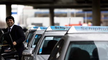 Nederlanders geven meer fooi in taxi