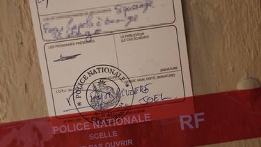 This photograph shows the French police seals affixed to the door of an appartment  in Orange, southern France, on July 28, 2026, after the bodies of five deceased infants were discovered. Five bodies of dead babies have been found at a couple’s home in Orange (Vaucluse), according to multiple sources on July 28, 2026. According to a source close to the investigation, French police discovered the remains of newborns at the home of a couple, the wife of whom had given birth to a healthy baby on July 27, 2026. Investigators discovered the bodies in cardboard boxes, according to the same source.
Thibaud MORITZ / AFP