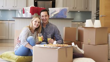 Deskundigen adviseren om niet meer dan 30 procent van je netto-inkomen te besteden aan je huis. / Colourbox