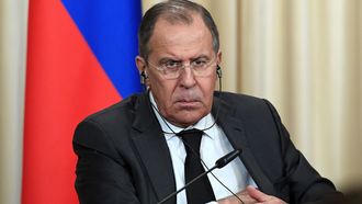 Russsische minister Lavrov gaat viral vanwege foto met mondkapje