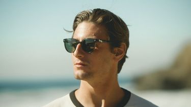 Hierom is het belangrijk om (bijna) altijd een zonnebril te dragen in de zon