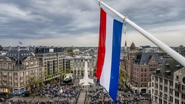 AMSTERDAM - Overzicht van de Dam tijdens de Nationale Dodenherdenking. Tijdens de Nationale Herdenking worden in Nederland de slachtoffers van de Tweede Wereldoorlog in Europa en in Zuidoost-Azie herdacht, en de slachtoffers van oorlogssituaties en vredesoperaties nadien, waarbij Nederland betrokken was. ANP POOL REMKO DE WAAL oorlogsarchief